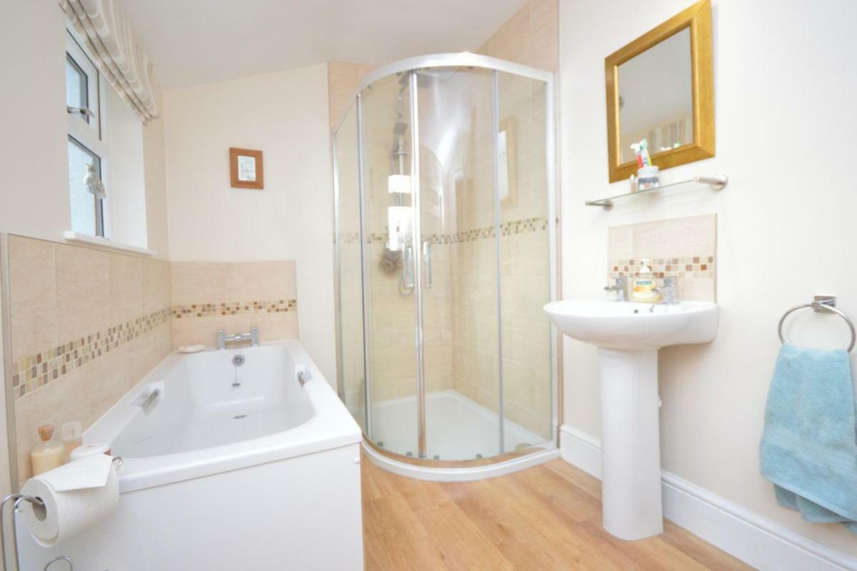 Deerness, 4Star Gold Award 2024, Whitby Villa ภายนอก รูปภาพ