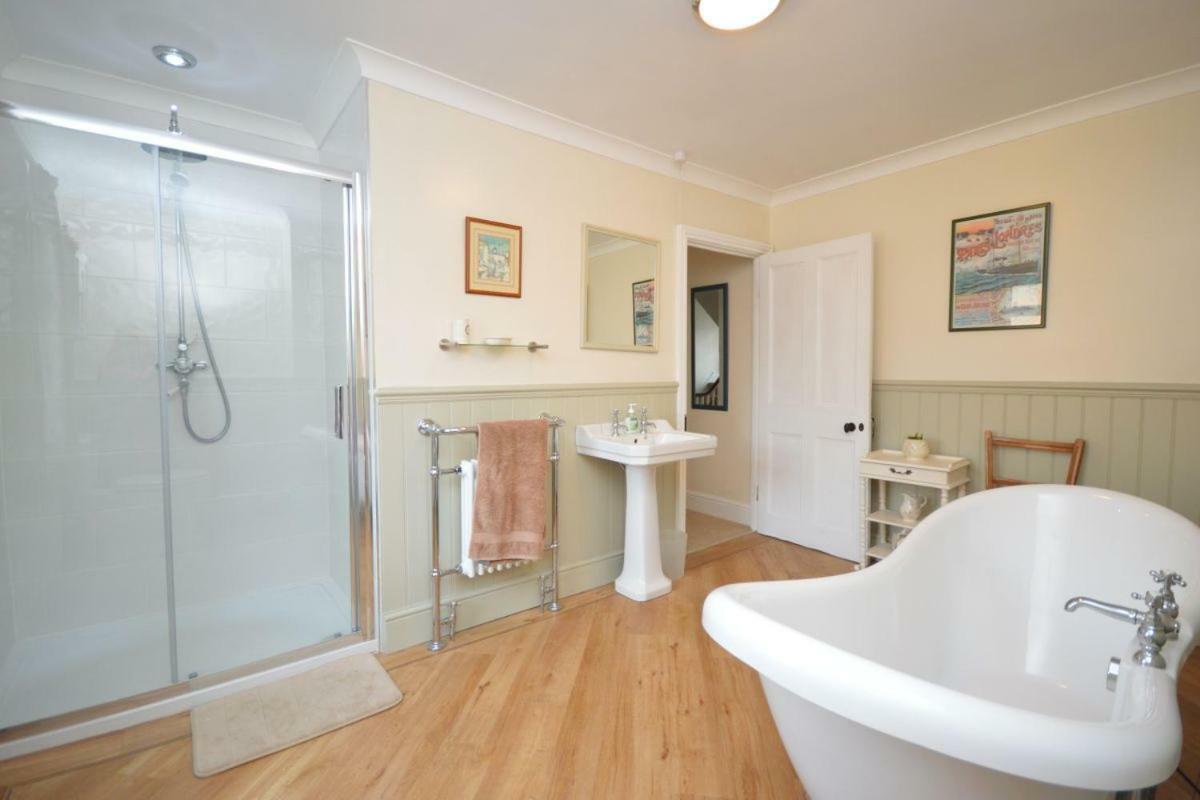 Deerness, 4Star Gold Award 2024, Whitby Villa ภายนอก รูปภาพ